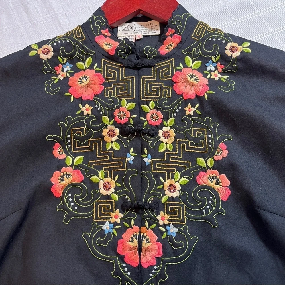 Vintage Lily Kimono Style Black Blouse w/ Hand Embroider Flowers w/ Knot Buttons - Picture 6 of 14